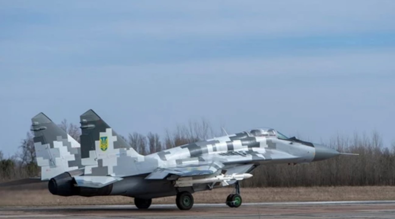Військовий літак розбився на Хмельниччині: перші подробиці Військовий літак розбився на Хмельниччині: перші подробиці